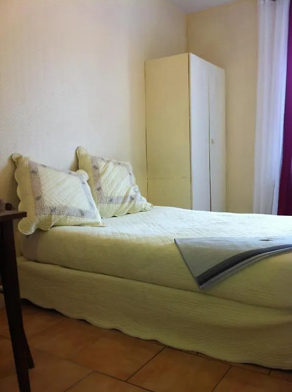 Hipotel Bordeaux Menilmontant Hotell