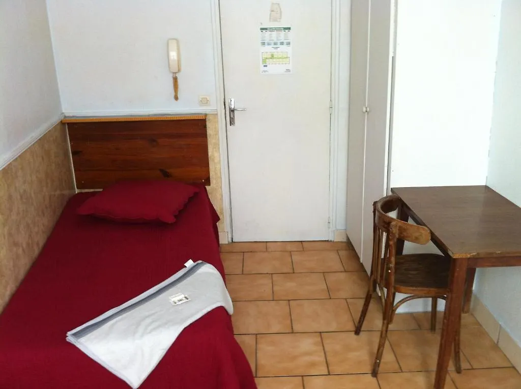 Hipotel Bordeaux Menilmontant 3*