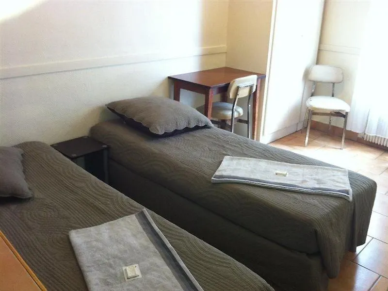 Hipotel Bordeaux Menilmontant Otel 3*
