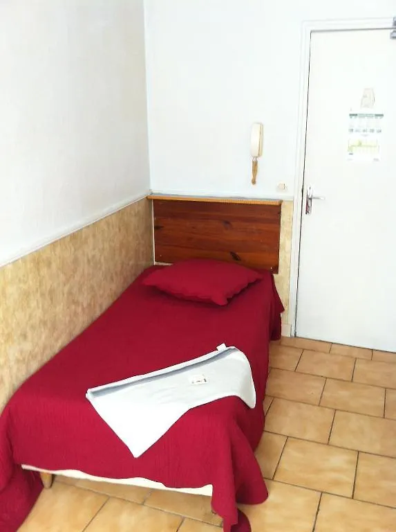 Hipotel Bordeaux Menilmontant Otel 3*